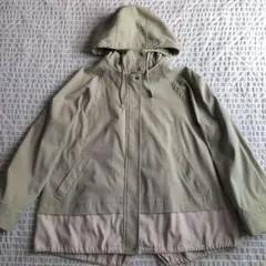 フード付き軽量マウンテンパーカー