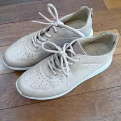 ベージュ 合成皮革 レースアップシューズ