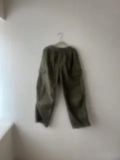 オリーブグリーン カーゴパンツ