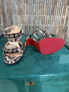 Christian Louboutin パイソン柄スタッズサンダルのサムネイル