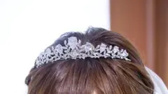 ティアラ、ネックレス、イヤリングの3点セット