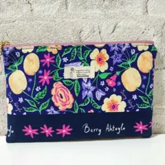 ハンドメイド　フラットポーチ　通帳入れ　お薬手帳入れ　花　フルーツ柄　ネイビー
