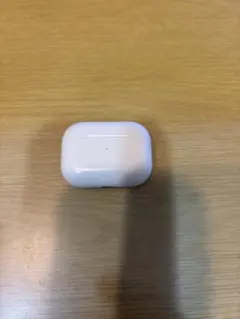 AirPods Pro 本体と充電ケース