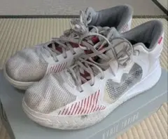 Kyrie Irving バスケットボールシューズ ホワイト/レッド