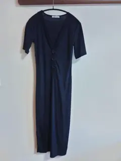 ZARA TRAFALUC 黒 Vネック 半袖ワンピース
