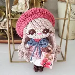 あみぐるみ　ドールチャーム　ハンドメイド　三角ショールの女の子No.470