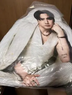 【新品未使用】岩田剛典　三代目JSB　2026　ダイカットクッション 三代目 JSB 2026 カレンダー ダイカット クッション 岩田剛典 - メルカリ