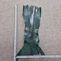 オーストレッグ本革！1枚端切れ！ツヤダークグリーン色！すいてあります！送料無料！