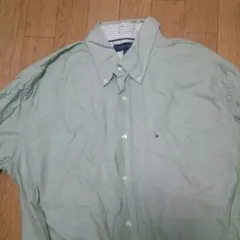 トミーヒルフィガーのボタンダウンシャツ