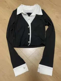 ハート型ボタン付きリブ編み長袖シャツ