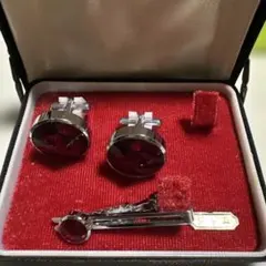 赤いクリスタルカフスボタンとネクタイピンセット