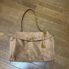 ベージュ スエードバッグ