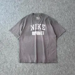 NIKE　デザインＴシャツ　フェード　カレッジロゴ　ビンテージテイスト　墨黒