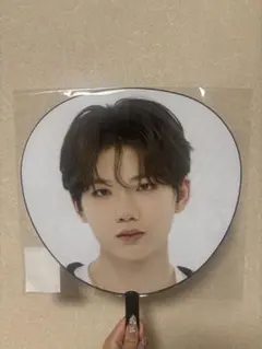 treasure ジュンギュ　うちわ