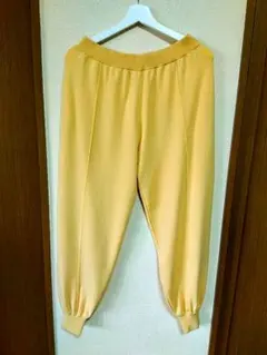 SALE【SLOBE】⭐上質　新品　M〜L　卵色ニットパンツのサムネイル