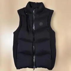 MONCLER ブラック ダウンベスト