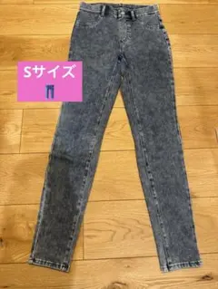 UNIQLO スキニーパンツ Sサイズ