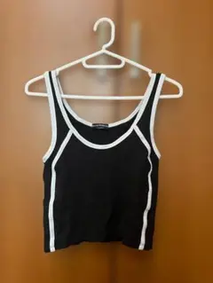 BRANDY MELVILLE ブラックタンクトップ