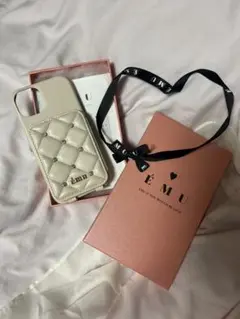 ÉMU キルティングiPhoneケース ベージュ