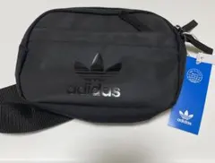 adidas ポシェット　斜めがけ　ウエストポーチ使い方万能