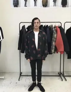 定価28,600円 ロットワイラー ブラック 長袖シャツ M バラ柄のサムネイル