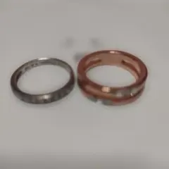 シルバーとゴールドの二重リングのサムネイル