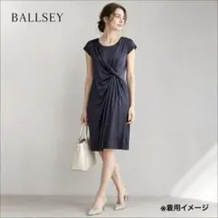 美品✨BALLSEYシルク ドレープ ノースリーブワンピース ネイビー 38のサムネイル
