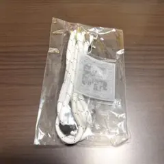 ミセスグリーンアップル　ホワイトラウンジ　スマホショルダー