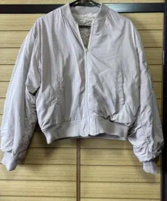 薄いピンク ボンバージャケット ルーズフィット