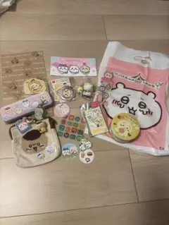 ちいかわ　ポーチ　シール　キーホルダー　うさぎ 缶　バッチ