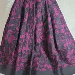 レリアン　フレアスカート　黒と紫系の花柄　上品