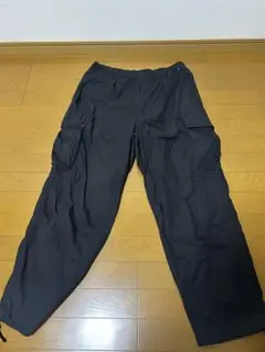ワイドフィットパラシュートカーゴパンツ　ユニクロU 中古ボロ　23年製　Mサイズ