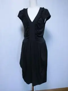 SPORTMAX スポーツマックス　黒でVネックのフレンチ袖ワンピース Mのサムネイル