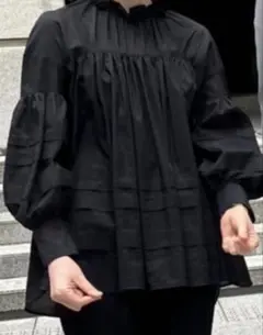 ⭐︎美品⭐︎ENFOLDエンフォルド　コレクションライン　黒ブラウスのサムネイル