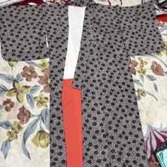 赤と黒の花柄 着物