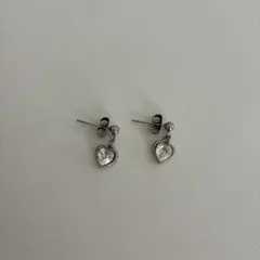 ハート型クリスタルチャームピアス