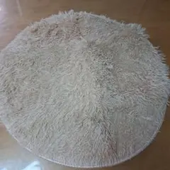 新品・未使用　円形ベージュラグ・フワフワ毛足