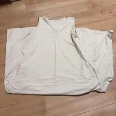 新品　Vネックワンピース