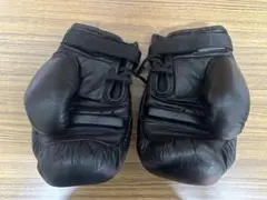 黒いレザー ボクシンググローブ