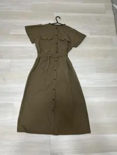 カーキ色 ボタン付きシャツワンピース 40/L