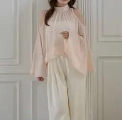 ポローラ poláura エアリーラッフル 2WAYトップ - メルカリ