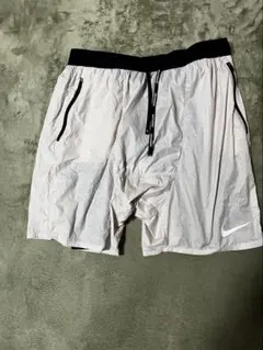 M*2様 Nike ホワイトショートパンツ