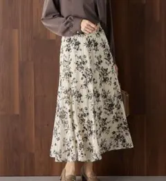 ロング丈花柄フレアスカート　ホワイトLサイズ