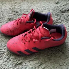 【adidas】サッカー トレーニングシューズ プレデター 21.5cm レッド