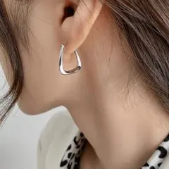 スクエア ひねり 台形 フープ ピアス シルバー サージカルステンレス