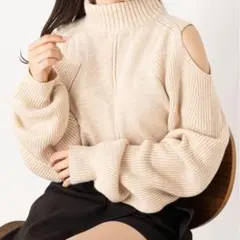 Chico 肩スリットハイネックルーズニット