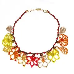 楓モチーフ ビーズネックレス