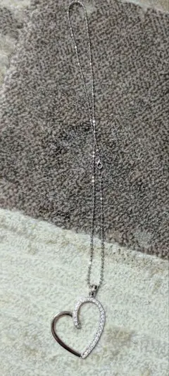 ハート型クリスタルネックレス