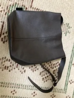 agnis b. ブラックレザーショルダーバッグ