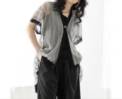 美品✨OSMOSIS ストライプニットジレ オズモーシス　カーディガン　シアーのサムネイル
